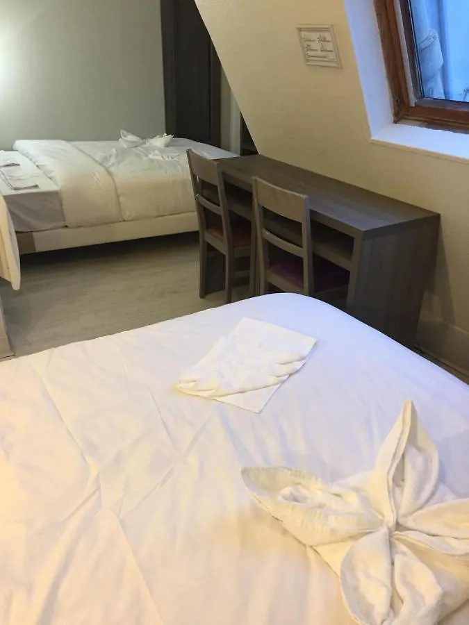 Pax Hotel Париж